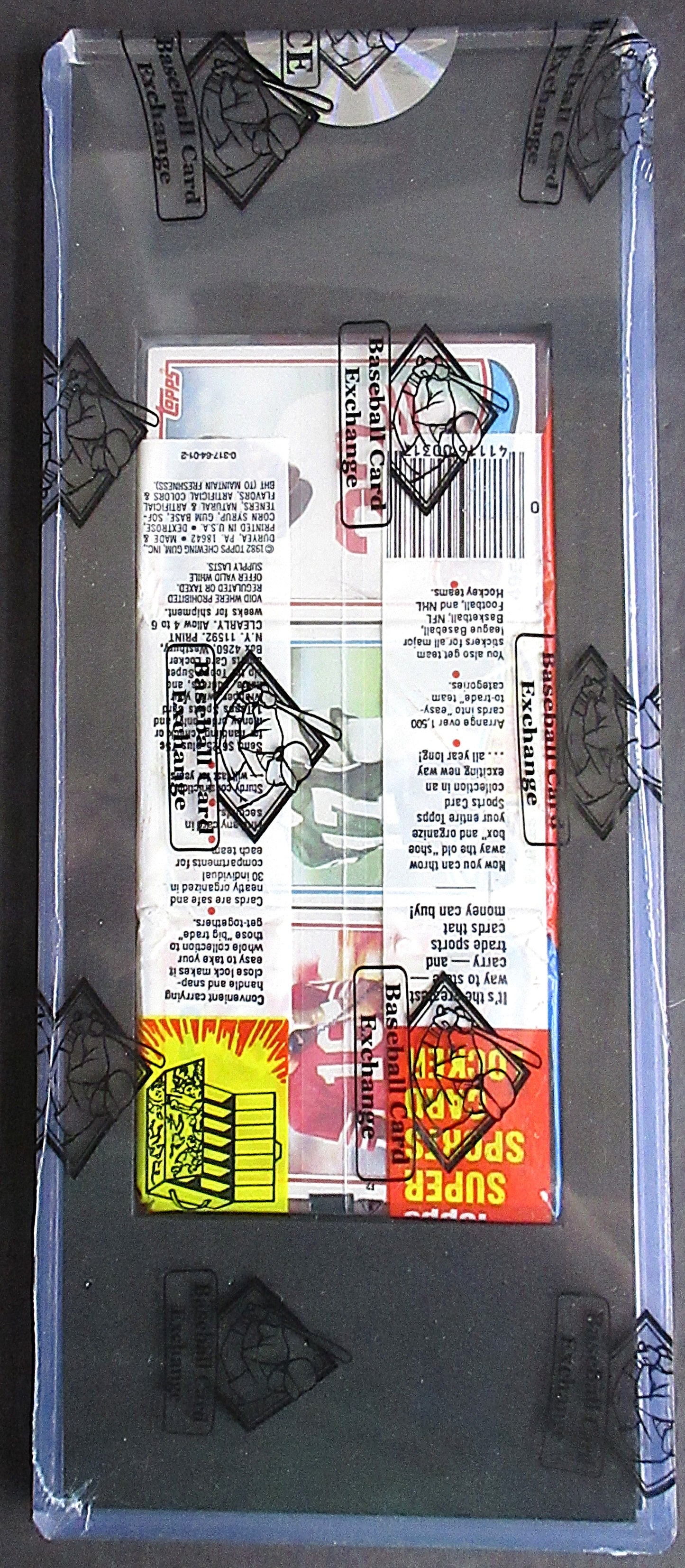 1982 Topps Football Unopened Grocery Rack Pack (BBCE) (Montana Back) (26447)