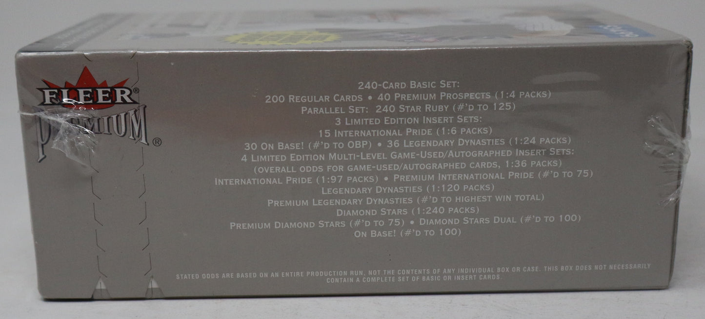 2002 Fleer Premium Baseball Blaster Box (14/8)