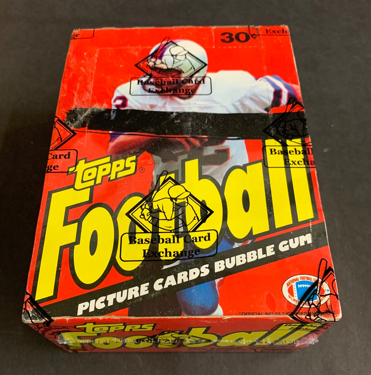 1983 Topps Football Unopened Wax Box (BBCE) (1981 Display)