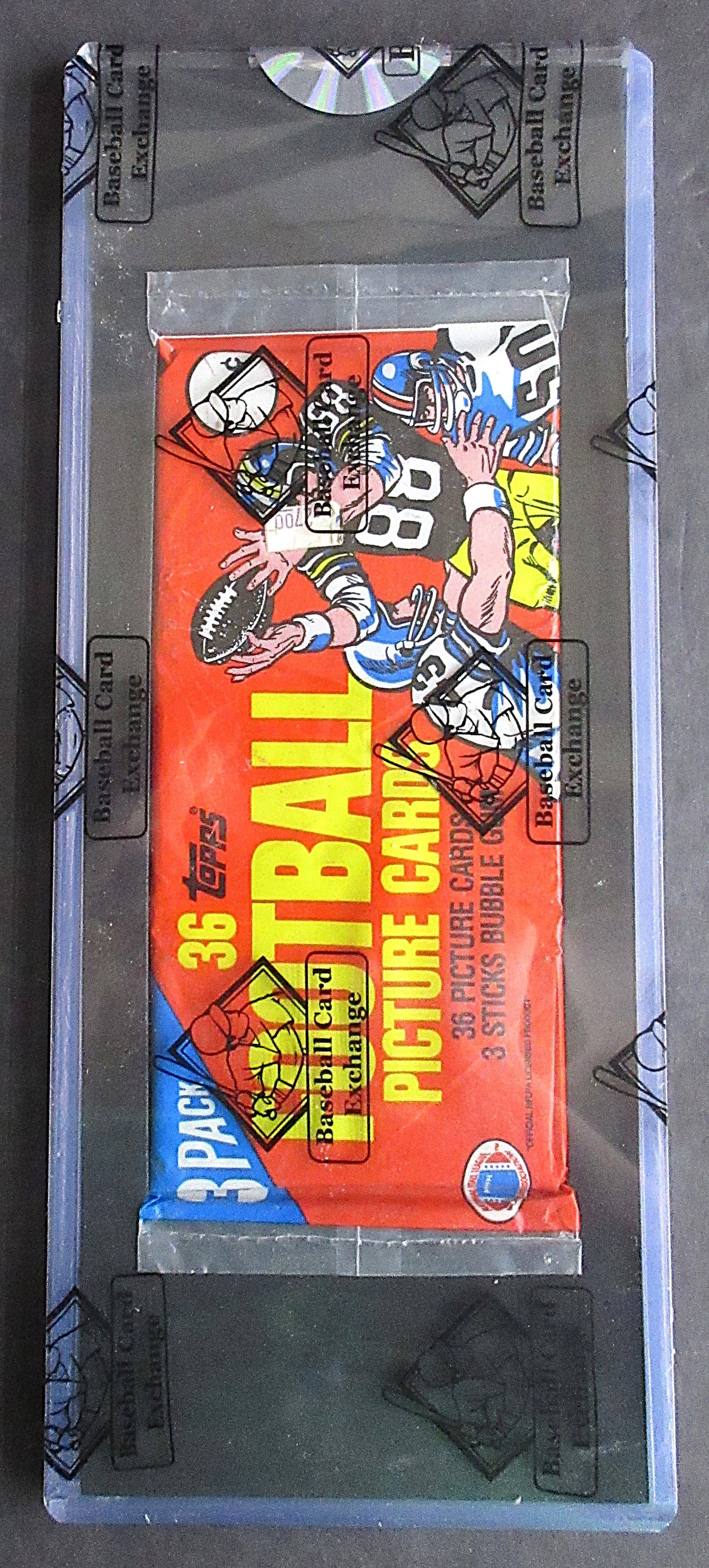 1982 Topps Football Unopened Grocery Rack Pack (BBCE) (Montana Back) (26447)