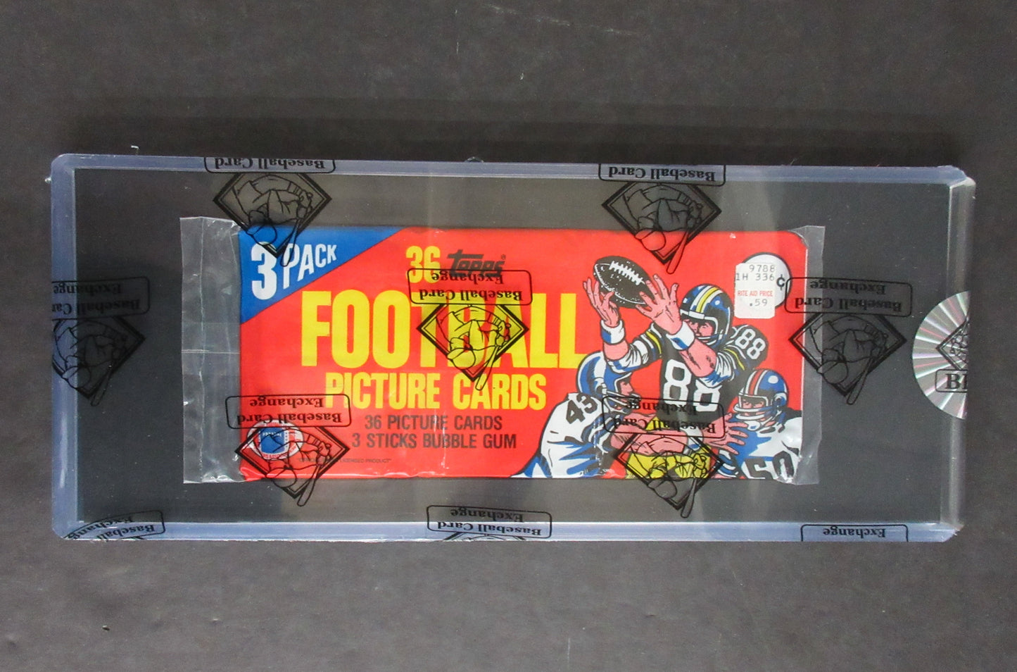 1982 Topps Football Unopened Grocery Rack Pack (BBCE) (Payton IA Back)