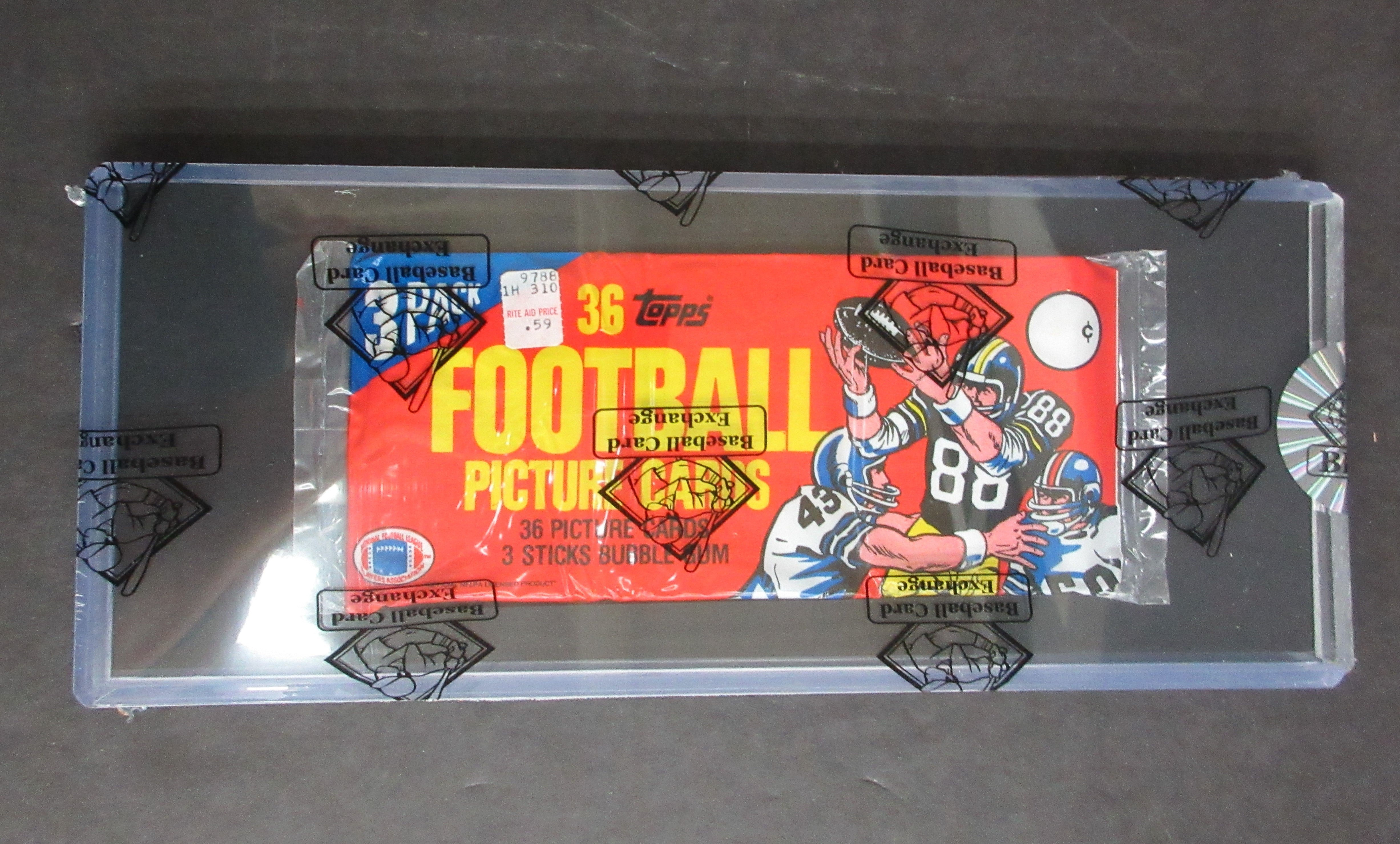 1982 Topps Football Unopened Grocery Rack Pack (BBCE) (L. Taylor Back)