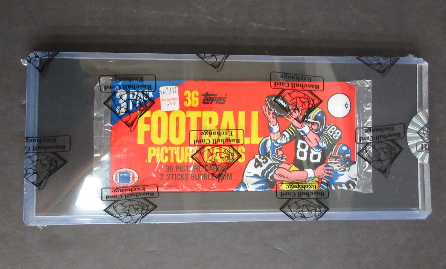 1982 Topps Football Unopened Grocery Rack Pack (BBCE) (L. Taylor Back)