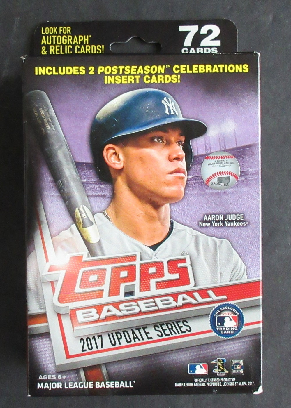 2017 Topps Baseball Update Series Hanger Box (72 Cards)