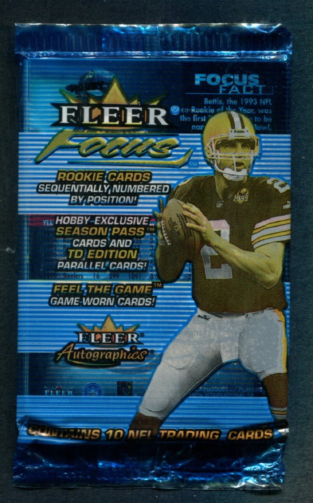 2000 Fleer Focus Football Unopened Pack (Hobby)