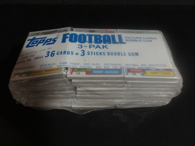 1981 Topps Football Unopened Grocery Rack Pack (Clear Wrap) (Lot of 12) (BBCE)